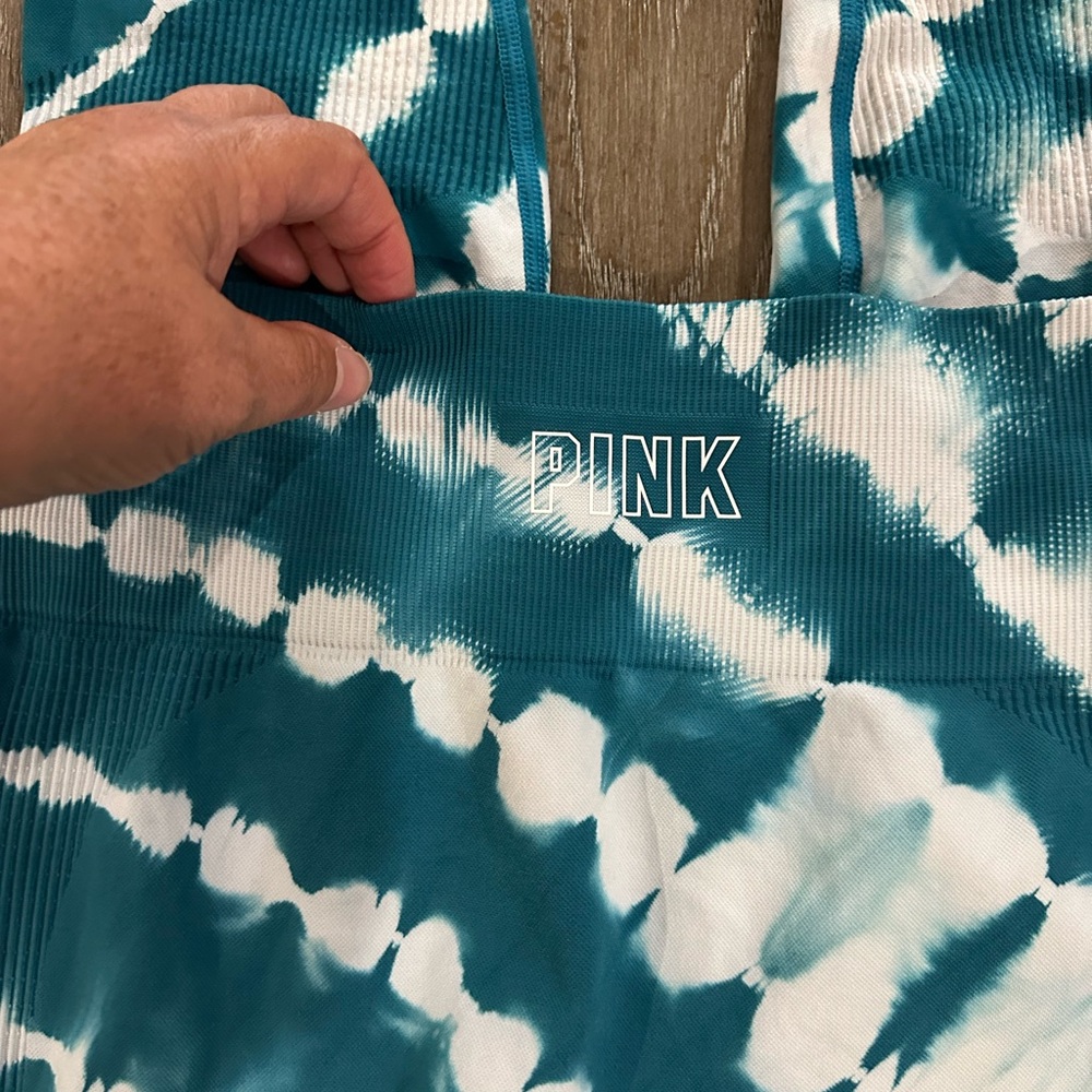 Victoria’s Secret PINK Stylish Teal and White Tie-Dye Leggings - Picture 4 of 12